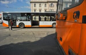 Ruba cellulare e scappa, localizzato dal Gps in piazza Matteotti and-quot-linea-blu-and-quot-bus-notturno-per-il-poetto-venerd-and-igrave-si-parte