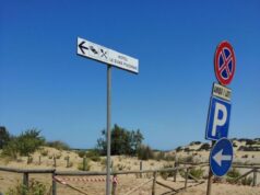 Rompono il finestrino dell’auto e rubano i loro averi mentre sono in spiaggia arbus-spiaggia-di-piscinas-a-numero-chiuso-polemiche-al-vetriolo-e-fioccano-multe