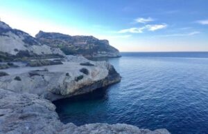 Cala Mosca: appello social per bonificare uno degli scorci più belli di Cagliari cagliari-polizia-salva-ragazza-che-rischia-di-annegare-a-calamosca