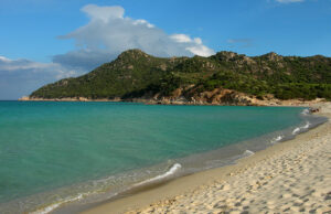 Spiagge di Castiadas, il parcheggio è 4.0: si paga anche con la carta e l’app cala-sinzias-la-regione-stoppa-la-vendita-and-ldquo-c-and-rsquo-and-egrave-stato-un-corto-circuito-and-rdquo