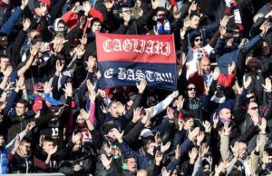 Violenza alle partite del Cagliari: Daspo di gruppo per 22 ultrà calcio-scattano-provvedimenti-daspo-dopo-i-fatti-di-cagliari-pescara