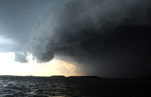 Meteo Sardegna, mare troppo caldo e rischio cicloni ciclone-in-arrivo-rischio-nubifragi-in-sardegna