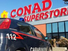 Rubano cibo e liquori alla Conad portandosi dietro il bimbo in carrozzina colpo-al-supermarket-and-egrave-caccia-ai-ladri