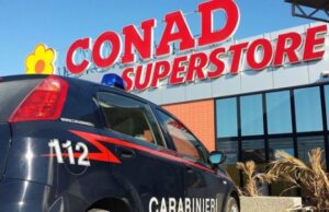 Rubano cibo e liquori alla Conad portandosi dietro il bimbo in carrozzina colpo-al-supermarket-and-egrave-caccia-ai-ladri
