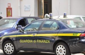 Vendevano e-cig e sigarette ai ragazzini, tabaccai denunciati a Sassari contraffazione-sequestrati-cd-e-abbigliamento-a-sassari