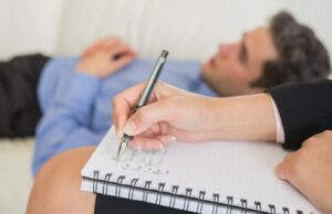 Disturbi mentali, psicologi contro psichiatri: “Noi fondamentali” cosa-pensa-di-me-il-mio-psicologo