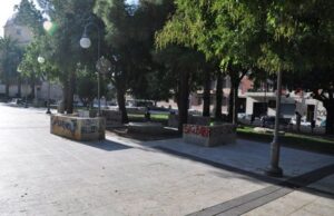 Via San Lucifero, mastelli non svuotati: scatta la protesta foibe-comitato-and-lsquo-10-febbraio-and-rsquo-deporr-and-agrave-corona-alloro-al-parco-di-via-san-lucifero