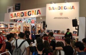 Salone del libro di Torino: la Sardegna sarà “Regione ospite” la-sardegna-apre-al-salone-del-libro-di-torino-con-un-forte-messaggio-sulla-violenza-di-genere