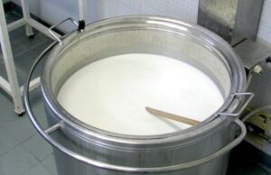 Economia, Centro Studi Agricoli: “Pronti due decreti su produzioni di latte e formaggi” latte-taglio-budget-pecorino-a-indigenti-bufera-in-sardegna