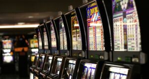 Furto in via Roma, derubata una coppia alle slot machine slot machine foto Wikipedia