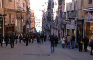 Shopping con i pony nel centro di Cagliari | Scoppia la polemica nuovo-look-per-via-manno-pavimentazione-tutta-in-granito