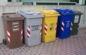 Cagliari, con i bidoni dei rifiuti tra i clienti: la denuncia di una ristoratrice oristano-raccolta-differenziata-oltre-80-and-quot-risparmiati-320-mila-euro-and-quot