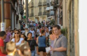 Via Manno, ruba cosmetici per 100 euro: denunciata 38enne rubavano-abiti-in-via-manno-fermati-un-senzatetto-e-2-minorenni