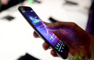 Militare diffama soldatessa con foto intime, rinviato a giudizio su-smartphone-13-app-contro-depressione