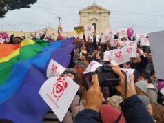 Giornata contro l’omotransfobia, Popolo della Famiglia contro il ministero unioni-civili-bandiera-arcobaleno-a-bonaria