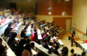 Università di Cagliari, Amazon offre borsa di studio “Women in Innovation”