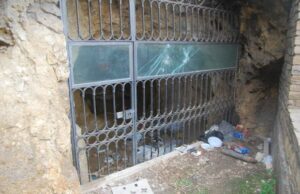 Necropoli di Bonaria: le tombe romane deturpate con i sacchetti della spazzatura vandali-e-rifiuti-nella-necropoli-di-bonaria-gli-ecologisti-and-ldquo-punire-i-cafoni-and-rdquo