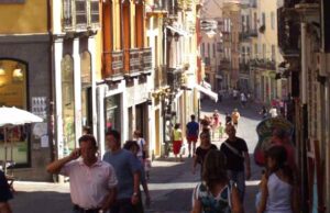 Cagliari si fa bella, nuovo arredo urbano nelle vie dello shopping via-garibaldi-cambia-volto-meno-abbigliamento-pi-and-ugrave-ospitalit-and-agrave