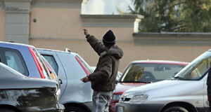 Posteggiatori abusivi a Cagliari: appello social di Pigliaru a Truzzu video-municipale-su-posteggiatori-abusivi-and-quot-chiedono-offerta-non-possiamo-impedirgli-di-stare-l-and-igrave-and-quot