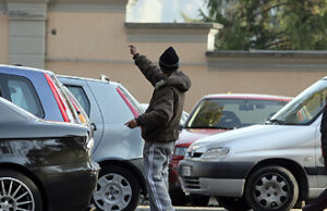 Posteggiatori abusivi a Cagliari: appello social di Pigliaru a Truzzu video-municipale-su-posteggiatori-abusivi-and-quot-chiedono-offerta-non-possiamo-impedirgli-di-stare-l-and-igrave-and-quot