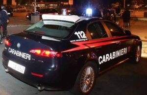 La madre non gli dà i soldi per la droga, la spinge e minaccia i carabinieri volto-coperto-e-armati-di-coltello-rapinano-pub-a-pula