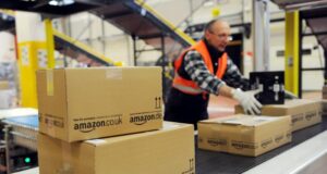Amazon ammette: “Dipendenti costretti a fare pipì nelle bottiglie”