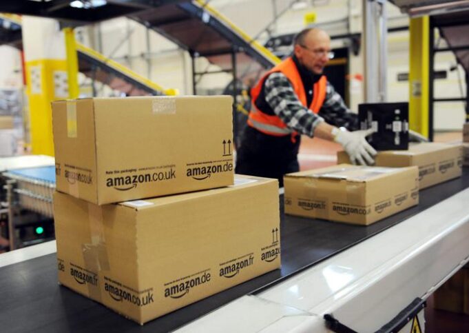 Amazon ammette: “Dipendenti costretti a fare pipì nelle bottiglie”