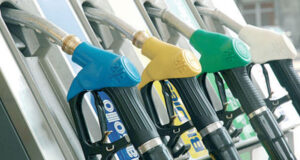 Prezzi carburanti, Angac: “L’opzione ‘servito’ discrimina anziani e disabili”