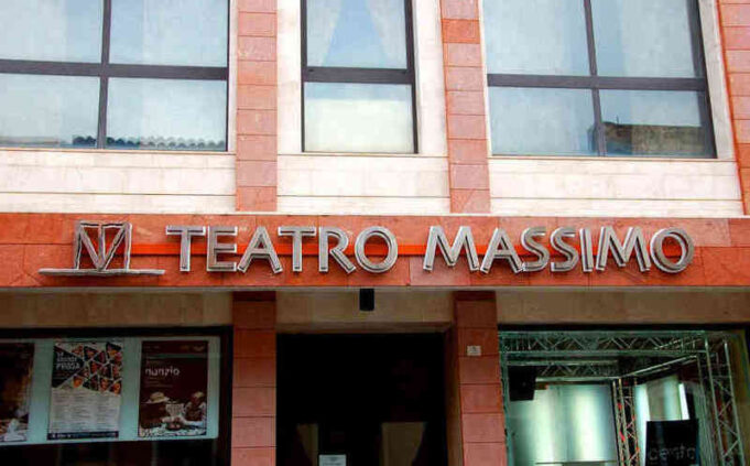 Sardegna Teatro dice no al bando per il Massimo: “Troppi errori, è da rifare”