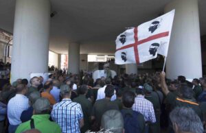 Niente campagna antincendio: a Cagliari due sit-in dei lavoratori Forestas