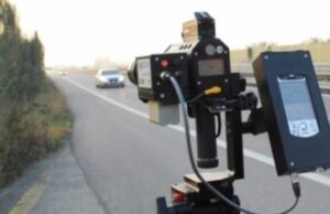 Sfreccia a 174 km/h sulla statale 125 | Centauro inseguito per 12 chilometri