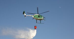 Fiamme ad Assemini, in azione elicottero del Corpo Forestale