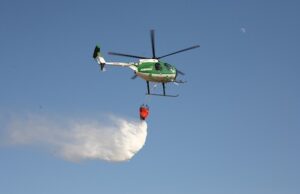 Incendi: fiamme a Cabras, nell’Oristanese: elicottero si alza in volo