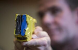 Taser anche a Cagliari, la Lega presenta la mozione