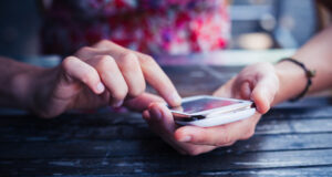 Microfoni smartphone accesi, il Garante della privacy avvia un’indagine