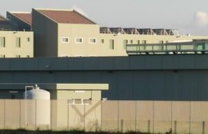 Botte e violenze per mesi sulla compagna, in manette un 21enne