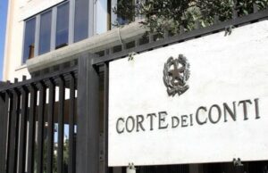 Cagliari, finanziere svelava segreti indagini: deve risarcire 2500 euro