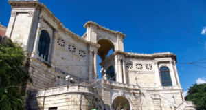 Cagliari, Bastione Saint Remy illuminato di viola per la giornata della fibromialgia