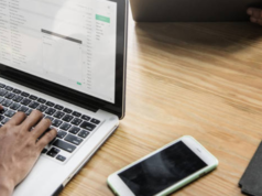 Selargius: convinta di ricevere un bonifico per una borsa, accredita per 18 volte 200 euro al truffatore