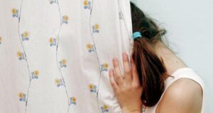 Oristano, minore violentata per anni da un “amico di famiglia”