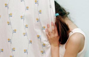 Oristano, minore violentata per anni da un “amico di famiglia”