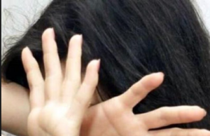 Elmas: picchia e minaccia la compagna, denunciato un 25enne