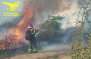 Inferno di fuoco a Oniferi: tre elicotteri in azione