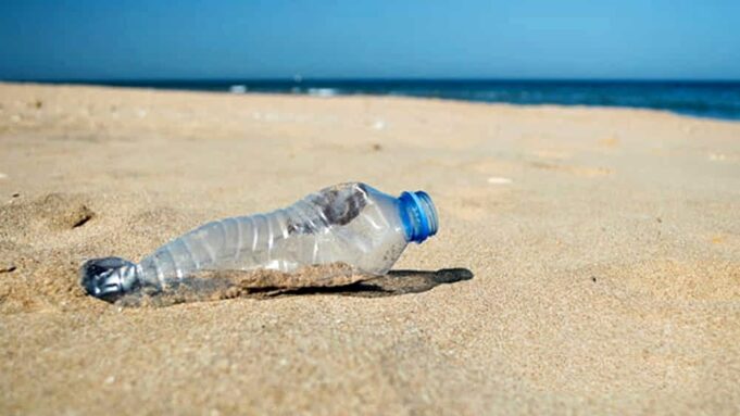 Cagliari: vietato usare in spiaggia plastica monouso non biodegradabile