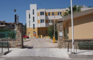 Sgrida un balordo, 10 persone lo pestano: 37enne denuncia dopo un mese