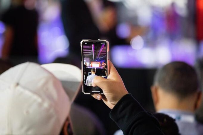 Il 99% dei giovani sardi naviga sul web | Per fare cosa? L’indagine di Eurispes