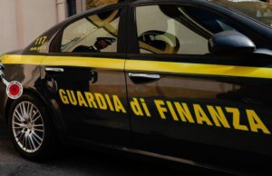 Viaggiava con 280mila euro in contanti: denunciato camionista