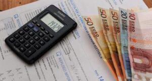 Perché aumentano le bollette gas e luce fino a 500 euro a famiglia?