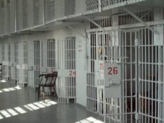 Incendi, vandalismo e disperazione: benvenuti nell’inferno di Uta