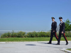 Sardara, spuntino e brindisi fuori dal bar: multata una 56enne